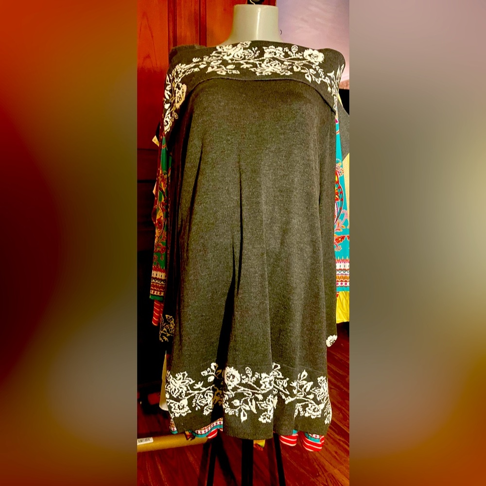 Notations Gray with white Floral Design Sweater with Matching Scarf. Size XL